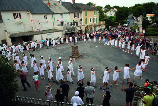 Danse de la Bufatièira à Barre, Tarn - Photo D. Delpoux CORDAE La Talvera